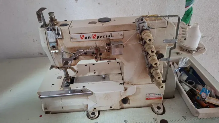 Máquina de costura goleira