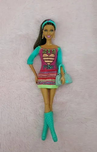 Barbie Fashionista Nick com roupa de outra Fashionista.