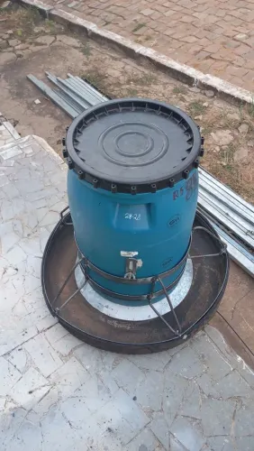 COMEDOURO SUÍNO 80 LITROS