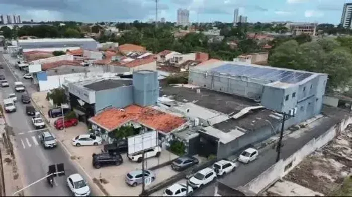 VENDO PRÉDIO COMERCIAL ENORME Barro Duro - Maceió - AL