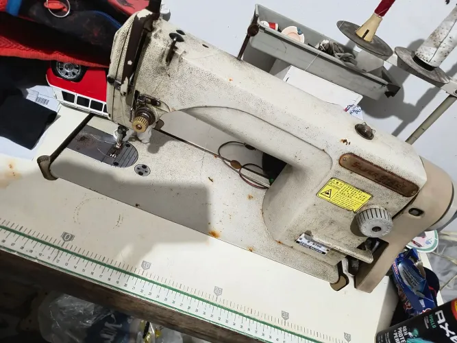 Máquina de costura industrial