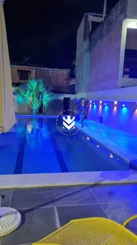 Casa 4 quartos com piscina com churrasqueira e Jardim encantador a poucos passos do Mar em