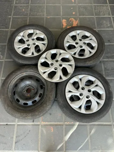 Jogo de rodas de ferro aro 15 4x100 com pneus