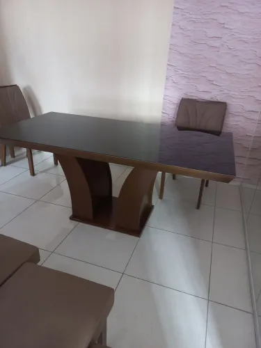 Mesa com 6 cadeiras