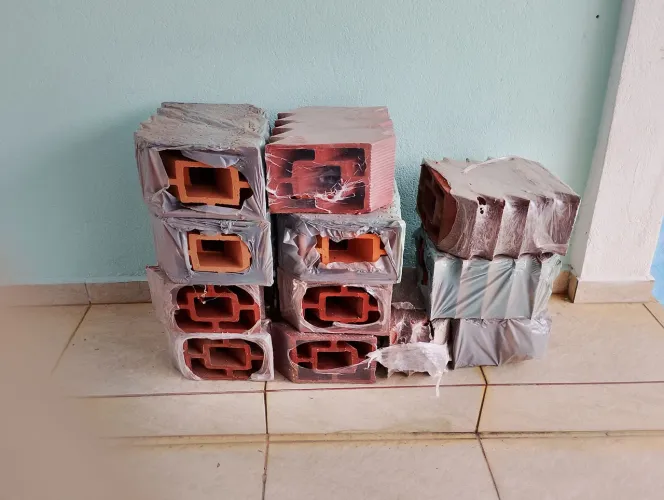 Vendo tijolos vazados diagonais de sobra de obra ,58 unidades , 230,00R$ valor total