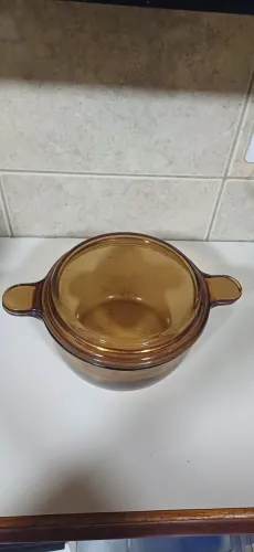 Panela de vidro que leva ao fogo e forno e mesa geladeira.