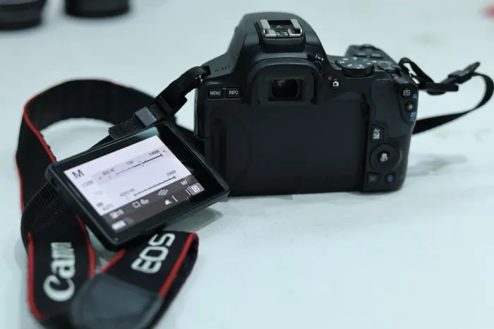 Canon SL3 + duas lentes