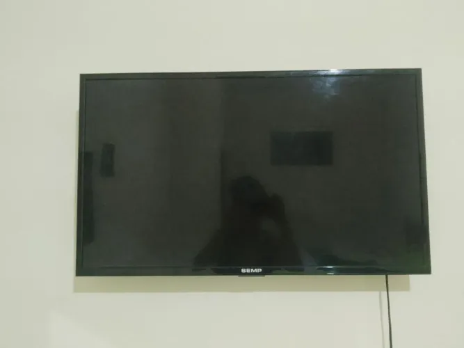Vendo essa tv smart para retirada de peças