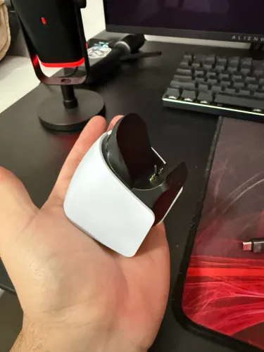 Mini dock para carregar controle de PS5 serve tanto para controle normal ou Edge