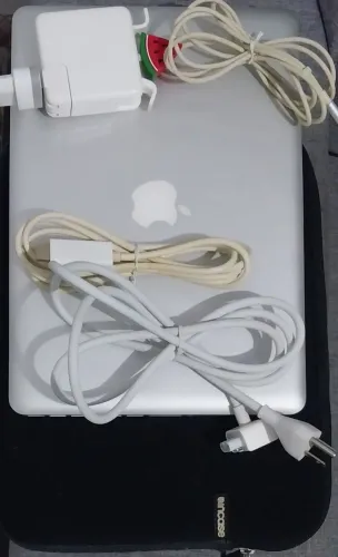 BAIXOU Macbook Pro 13" completo(case, carregador, extensor do carregador, cabo HDMI)