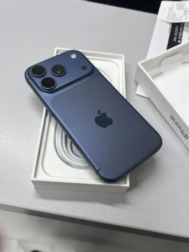 IPHONE XR NA CARCAÇA DO 17 pro PRA IR LOGO ACEITO TROCAS 