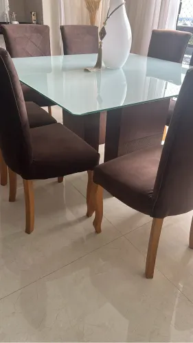 MESA DE JANTAR LINDA COM 8 CADEIRAS ESTOFADAS