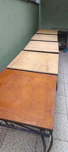 Mesas com tampo em madeira