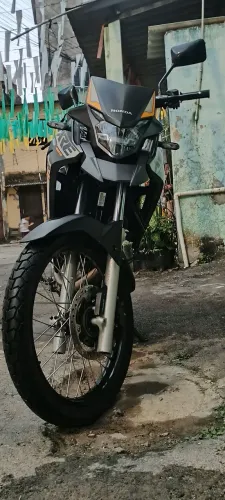 XRE 300 essa pode ser sua, chama pra negociar.