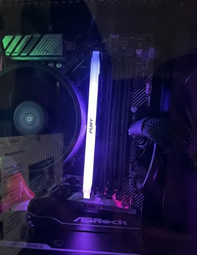 Memória RAM DDR4 16GB 3200MHZ RGB Kingston