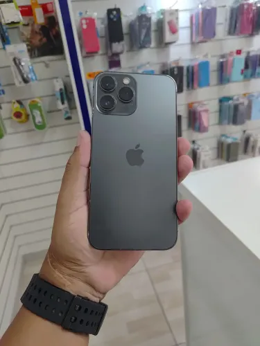 IPhone 13 pro max telefone muito novo sem detalhes!