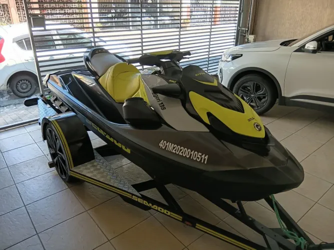 Jet Ski Sea-Doo GTR 230 2020 + Carretinha 2022 | 133 Horas | Som | R$ 99 Mil