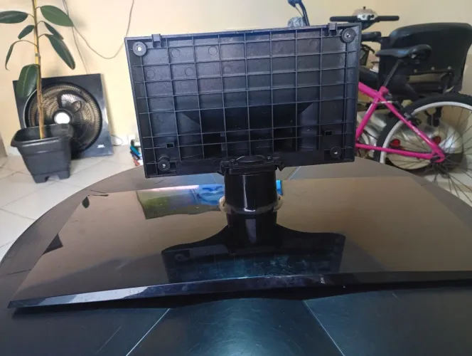 Base pedestal tv