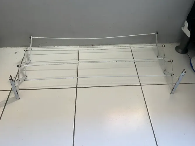 Varal de parede dobravel de metal branco 5 varetas