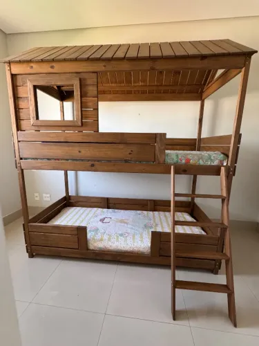 Beliche WoodHome TokStok com dois colchões sob medida