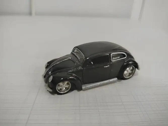 Miniatura Volswagen Beetle Tooned Maisto 1/64 Preto