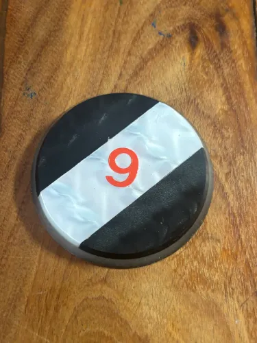 botão antigo do vasco de 44,75mm. bequinho madrepérola - cód: 012