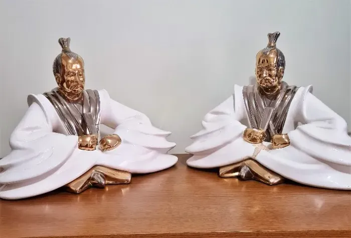 Antiguidade - Estatuetas em porcelana