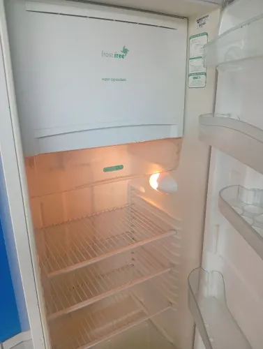 Vendo geladeira 