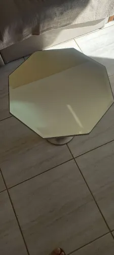 Mesa de Canto com espelho bispado, lindo objeto para decoração.