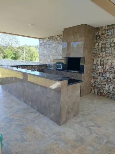 Casa na planta em Cotia, 3 quartos sendo 1 suíte, piscina, churrasqueira e lindo gramado