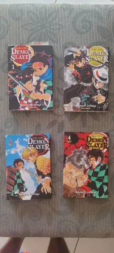 manga demon slayer, vários volumes 
