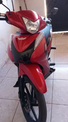 Vende-se está moto