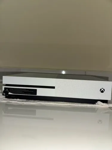 Xbox One S + Kinect + 2 jogos