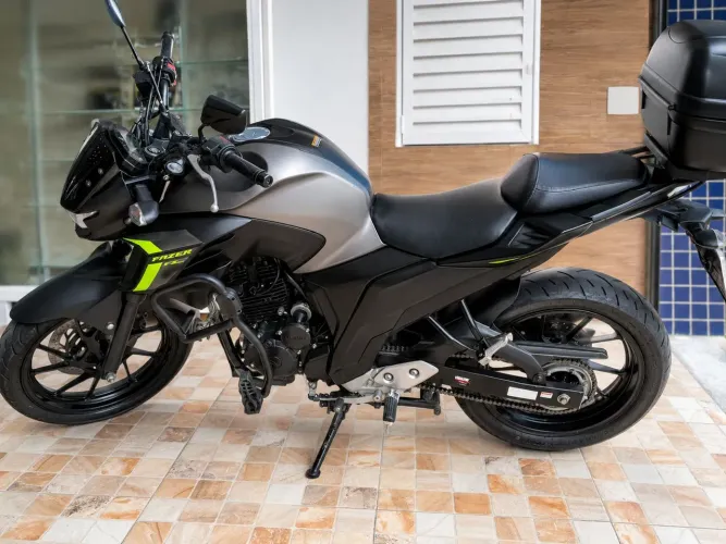 Yamaha FZ25 Fazer 250 2024 | 29 mil km | R$ 21.000