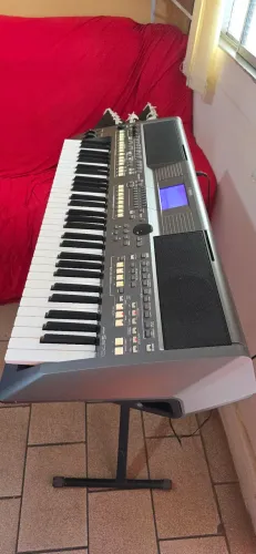 Teclado yamaha psr -  S- 670