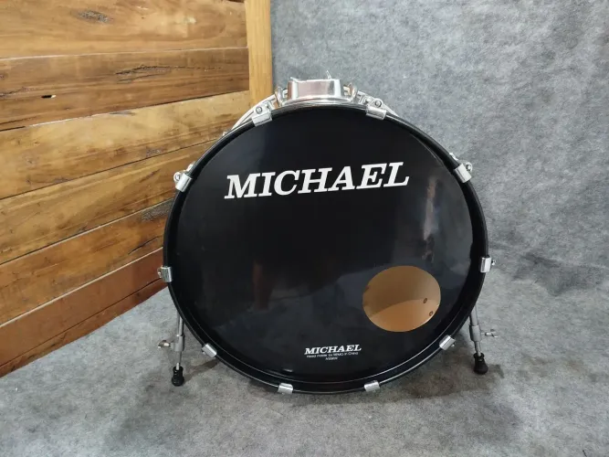 ENVIO - Bumbo 22x16 Michael Classic em Bom Estado.
