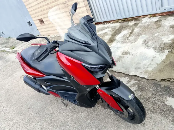 X Max 2021