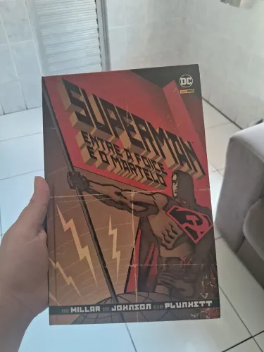 Superman Entre a Foice e o Martelo
