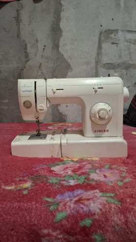 Máquina de Costura Singer