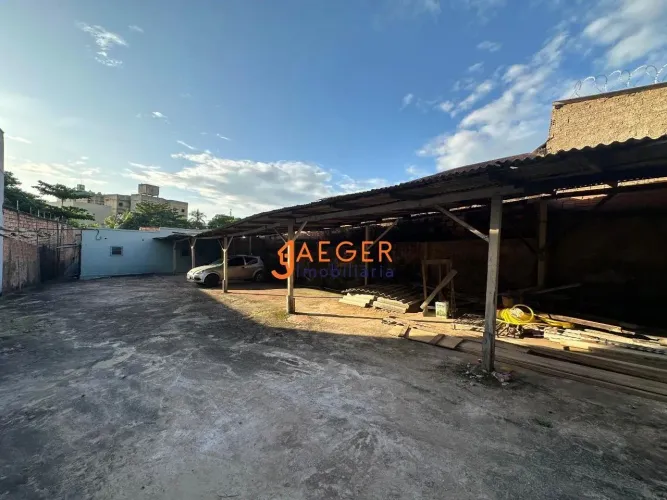 Terreno Comercial com Vila de Apartamentos - 477,67m² - R$ 550.000,00