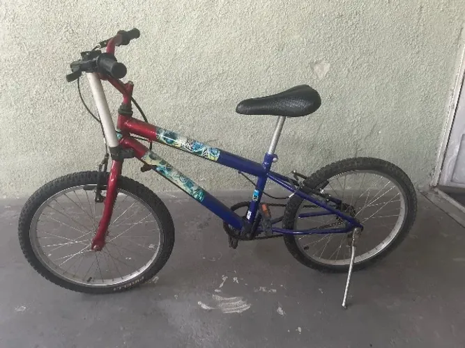 Bicicleta Infantil Hot Wheels Aro 20 + Bomba de Pneu