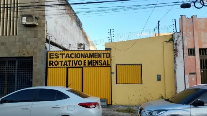 Aluga-se terreno: Estacionamento/ Lava jato no centro da cidade