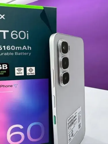 Smartphone Infinix Hot 60i 8 Ram/256 Armazenamento (Lacrado)
