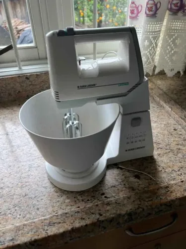 Batedeira de Pedestal Black & Decker com Tigela - Branca