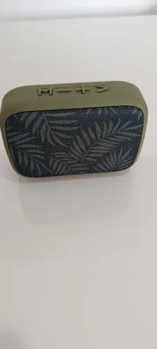 Caixa de som- 5w RMS Verde floresta.(Acompanha carregador Bivolt 110-220)