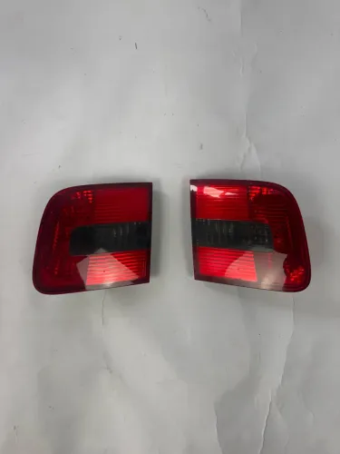 Par de Lanternas Mala Polo Sedan fosca 2003 ao 2006 Usadas com avaria