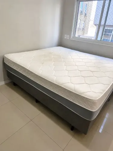 Cama box king size em bom estado