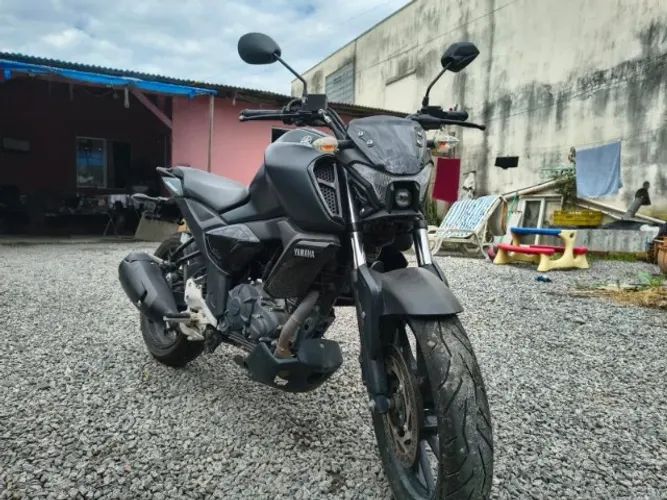 Vendo FZ15 nova