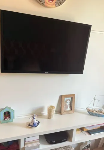 TV SANSUNG 22 POLEGADAS 4K
