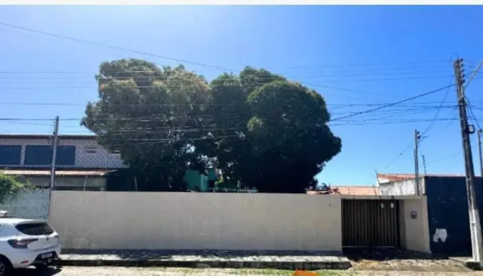 Casa em rua pública à Venda na Aruana 1